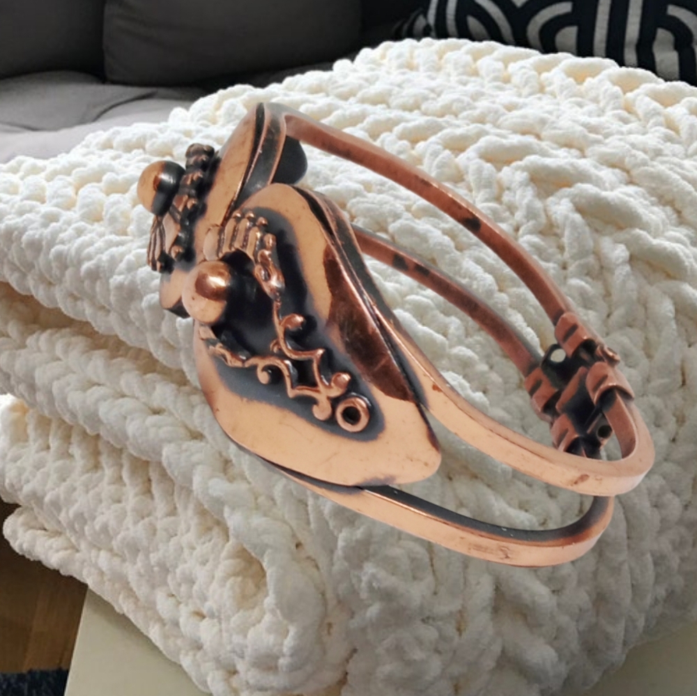 Mid-Century Solid Copper Clamper Bracelet with Abstract Design - Picture 2 of 7